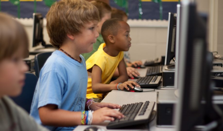 Tribune : Une école « tout numérique » sans les enseignants ?
