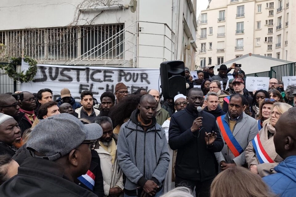 Rassemblement en hommage à El Hacen Diarra, tué au commissariat du 20ème arrondissement